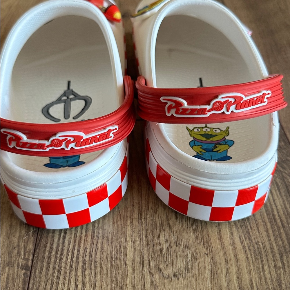 Disney Pizza Planet Toy Story Crocs 8W - Picture 8 of 13